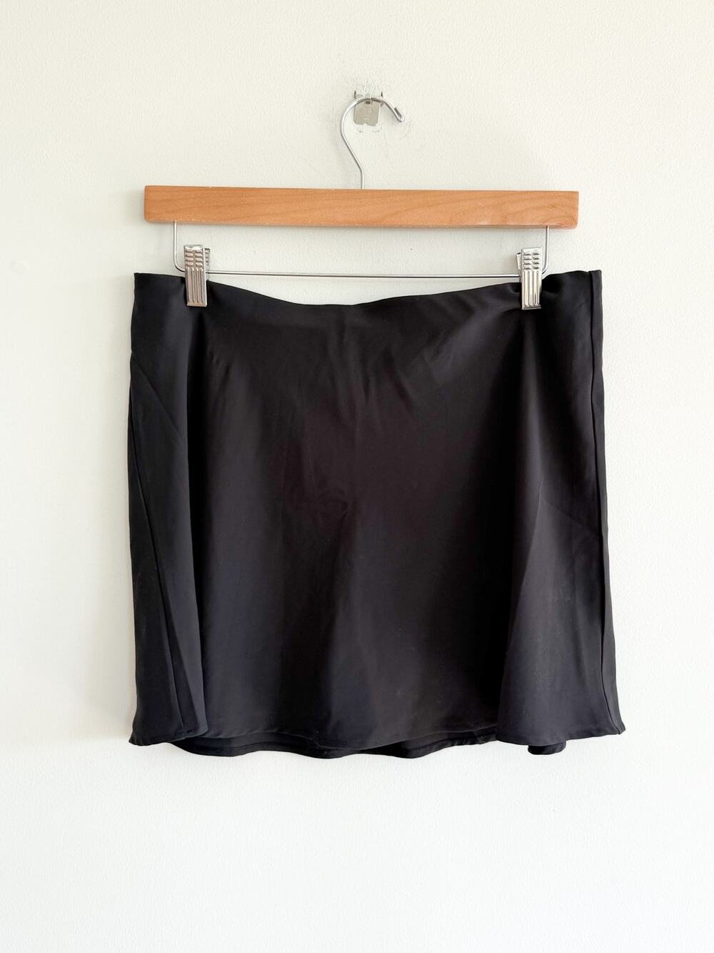 Abercrombie & Fitch Mid Rise Pull On Mini Skort Black M